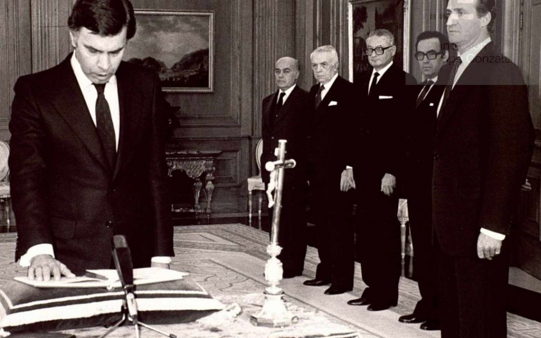 Llega a la presidencia de España Felipe González